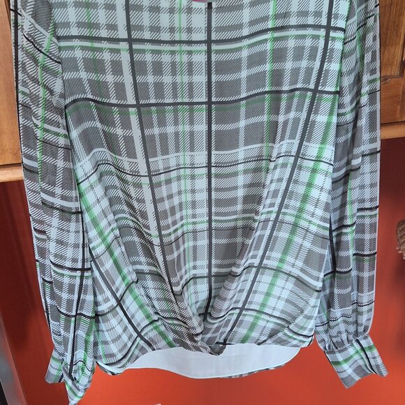 Vince Camuto Green Plaid Flowy High Low Blouse - Picture 4 of 7